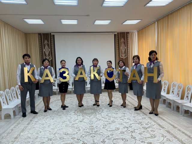 Қызметкерлер